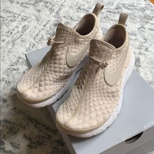 Nike laceless shoes